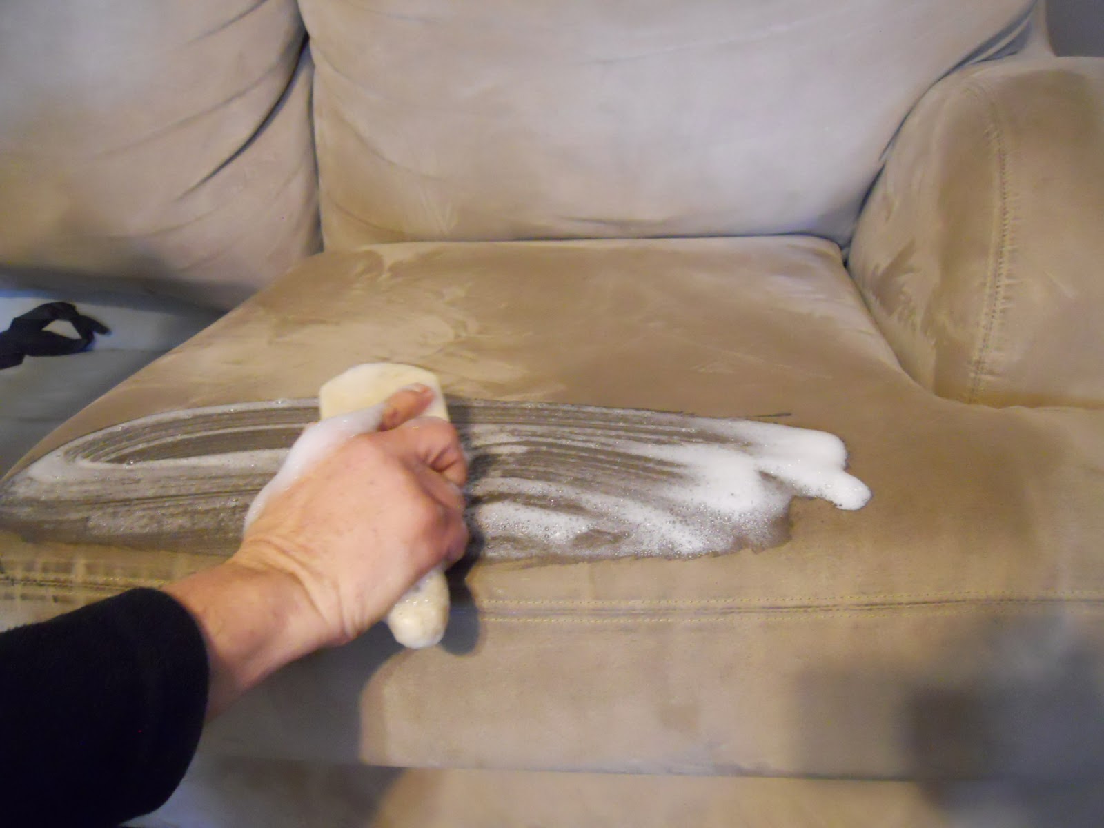 Tìm hiểu cách vệ sinh sofa nỉ tại nhà